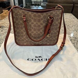 Coach Signature Tote/ Crossbody